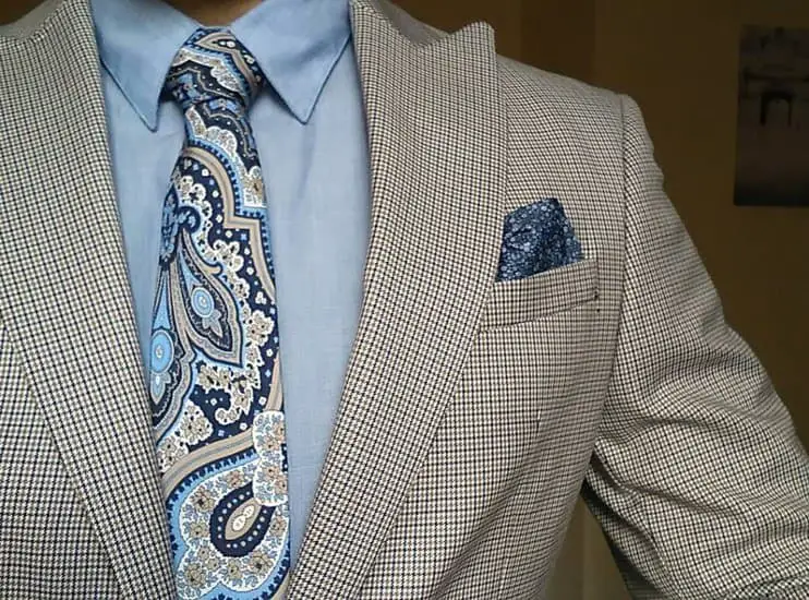 Man who wear paisley tie