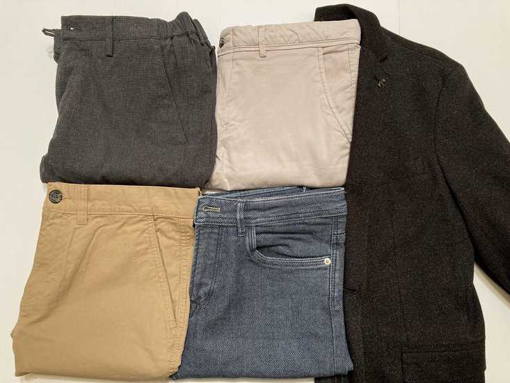 What Color Blazer to Wear with Black Pants? Stylish Alpha