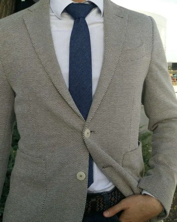 Man who wear tan blazer