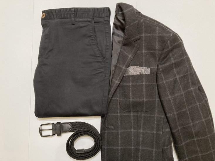 What Color Blazer to Wear with Black Pants? Stylish Alpha