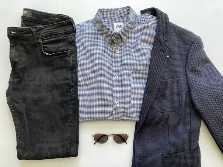 How to Wear Black and Navy Together