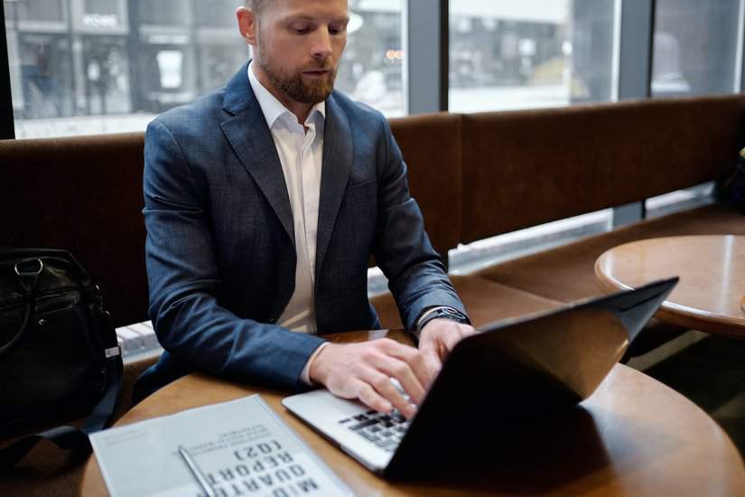 should you button collar no tie
